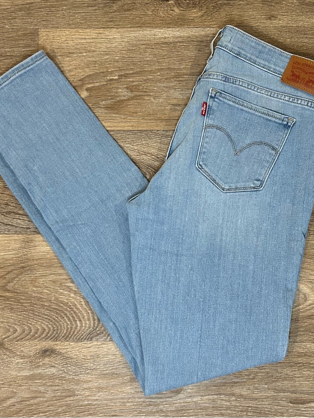 Levi’s Women’s Jeans 711 Skinny Size 31 (W31 L34) - Light Wash